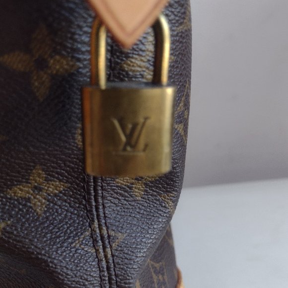 π§‘ Cute Louis Vuitton Lock Itπ§‘ - Picture 6 of 13